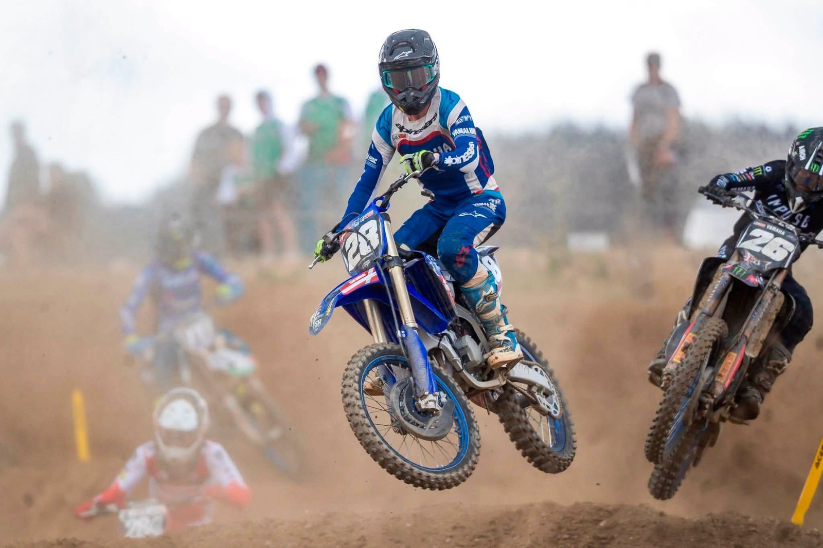 Storm Maymann (28) im Sprung bei der FIM Junior Motocross World Championship 2026 in Jinín