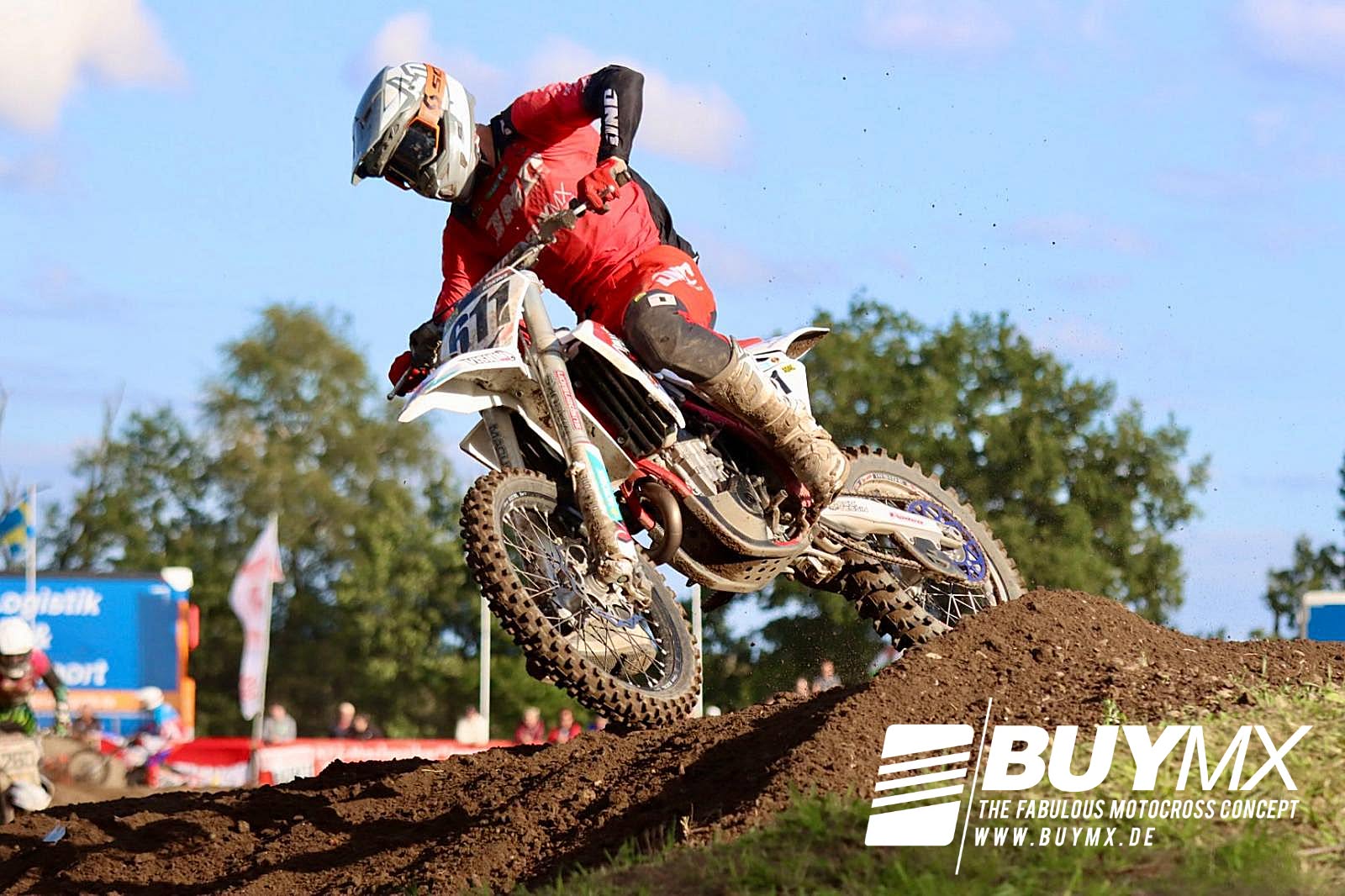 Markuss Kokins (611) im Sprung beim ersten Masters-Lauf des ADAC MX Masters Vellahn 2026
